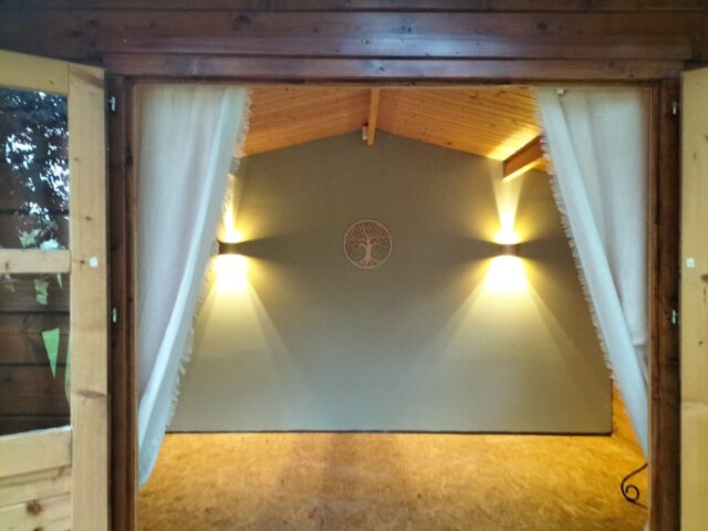 Reiki Hütte innen